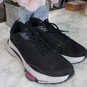 NIKE man tennis shoes